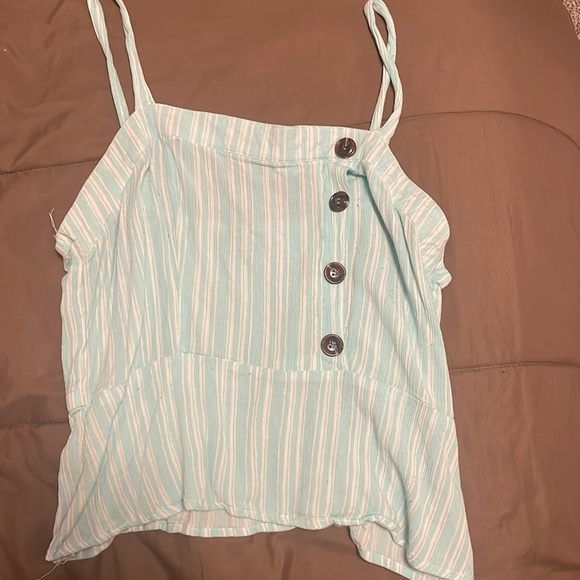 I’m selling this cropped tank top from moral fiber size large - Picture 1 of 3